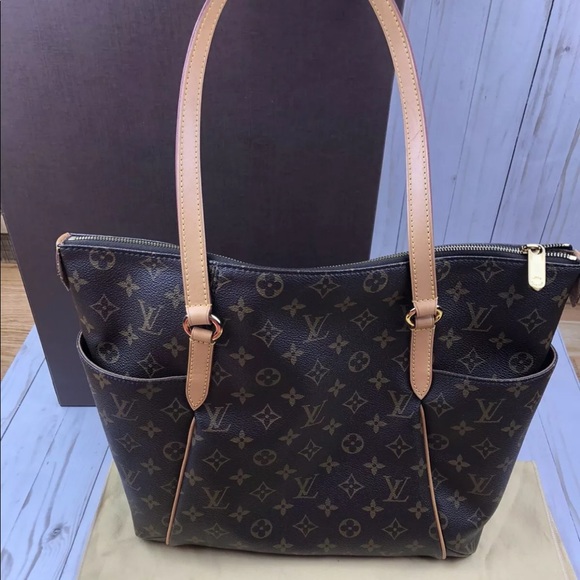 💎✨DISCONTINUED✨💎 TOTALLY MM LOUIS VUITTON - Picture 6 of 15